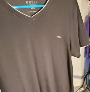 Guess V-neck